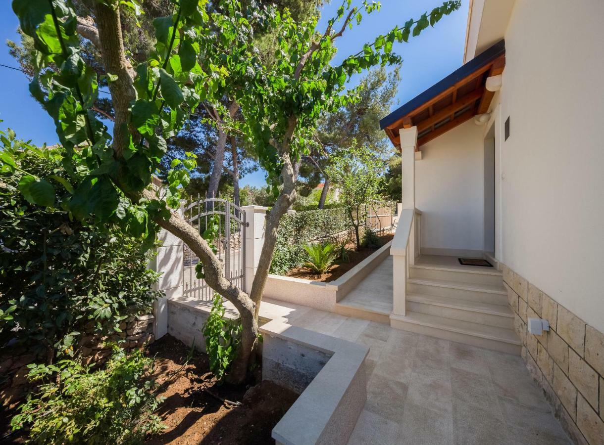 Holiday Home Brac Supetar Buitenkant foto