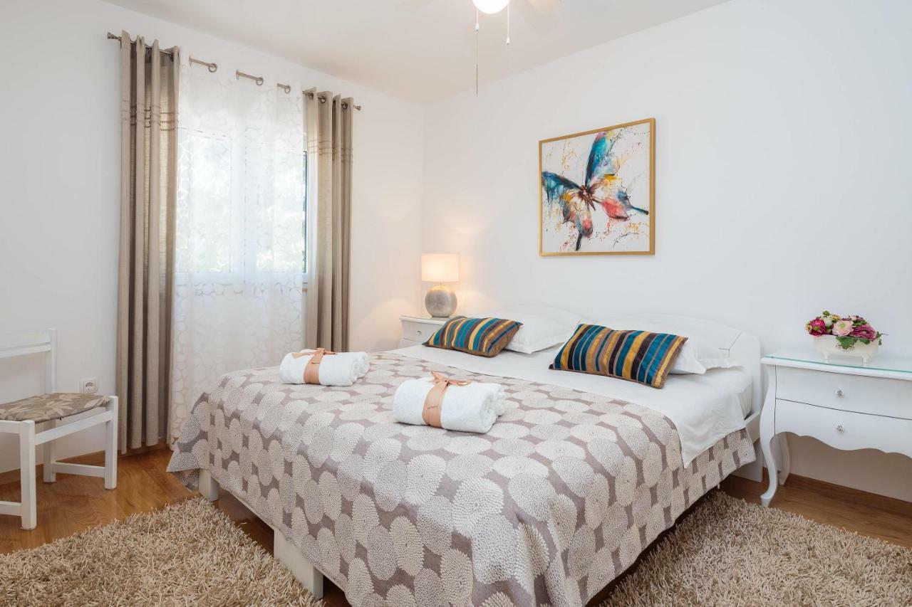 Holiday Home Brac Supetar Buitenkant foto