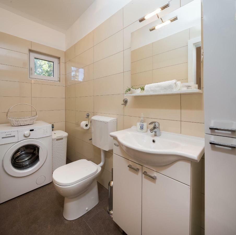 Holiday Home Brac Supetar Buitenkant foto